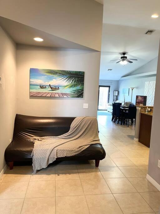 Debbie'S 3-Bedroom Apartment In A Duplex Cape Coral Exterior photo